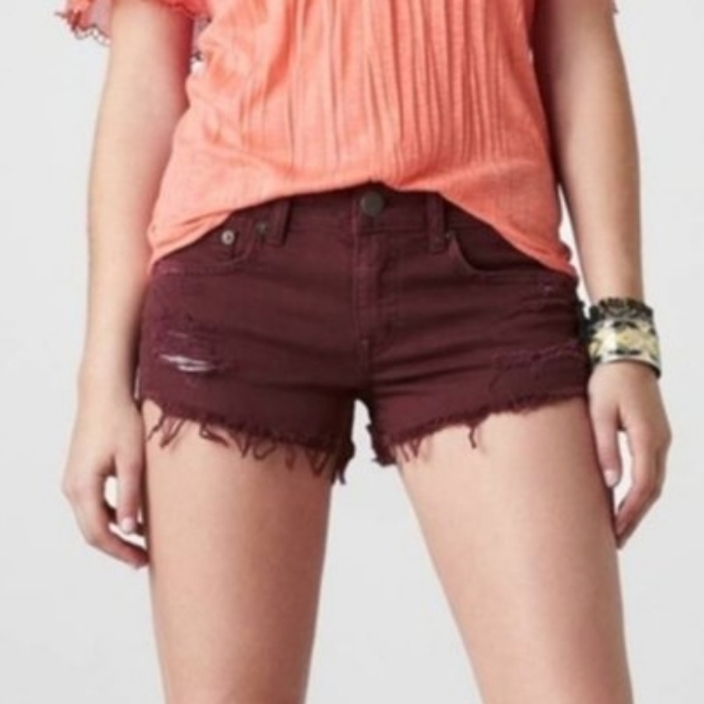 American Eagle short short distressed